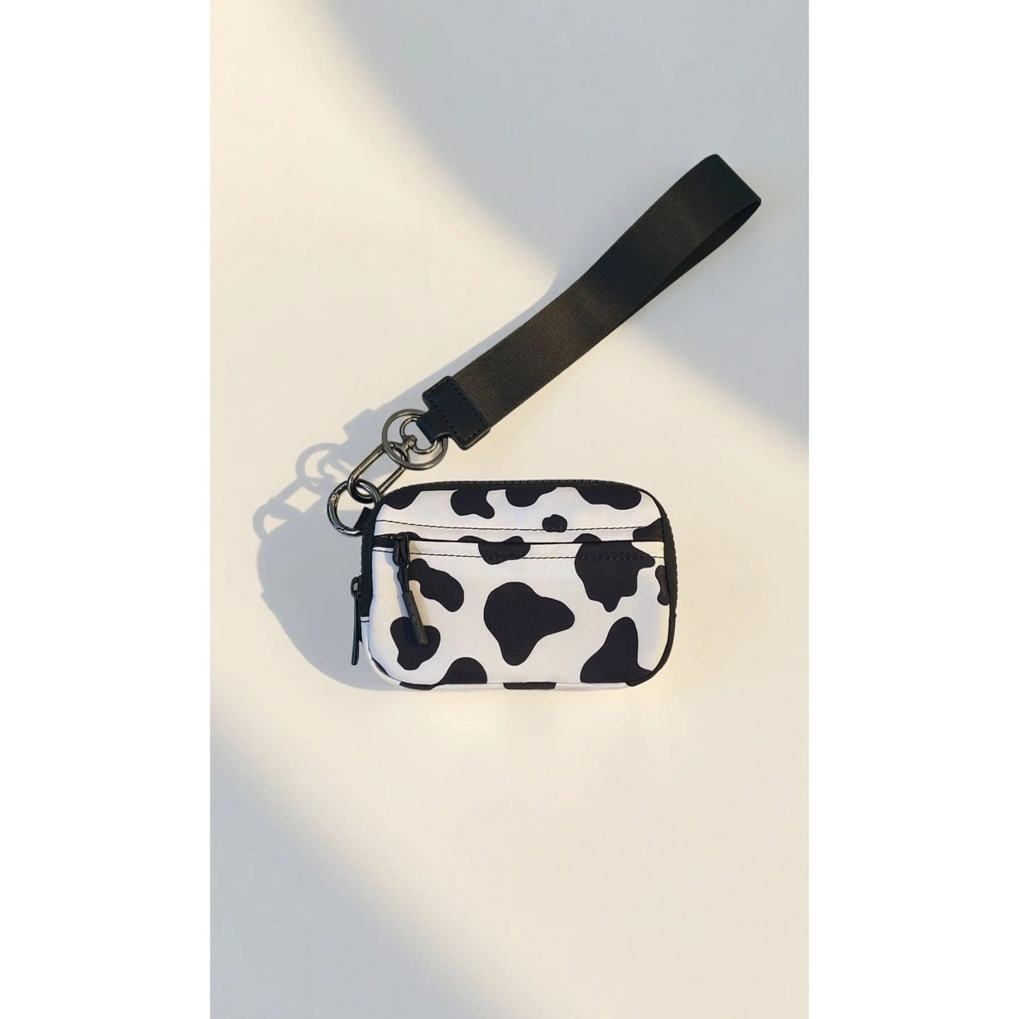 vevolora RFID compact wristlet wallet in Moo Print