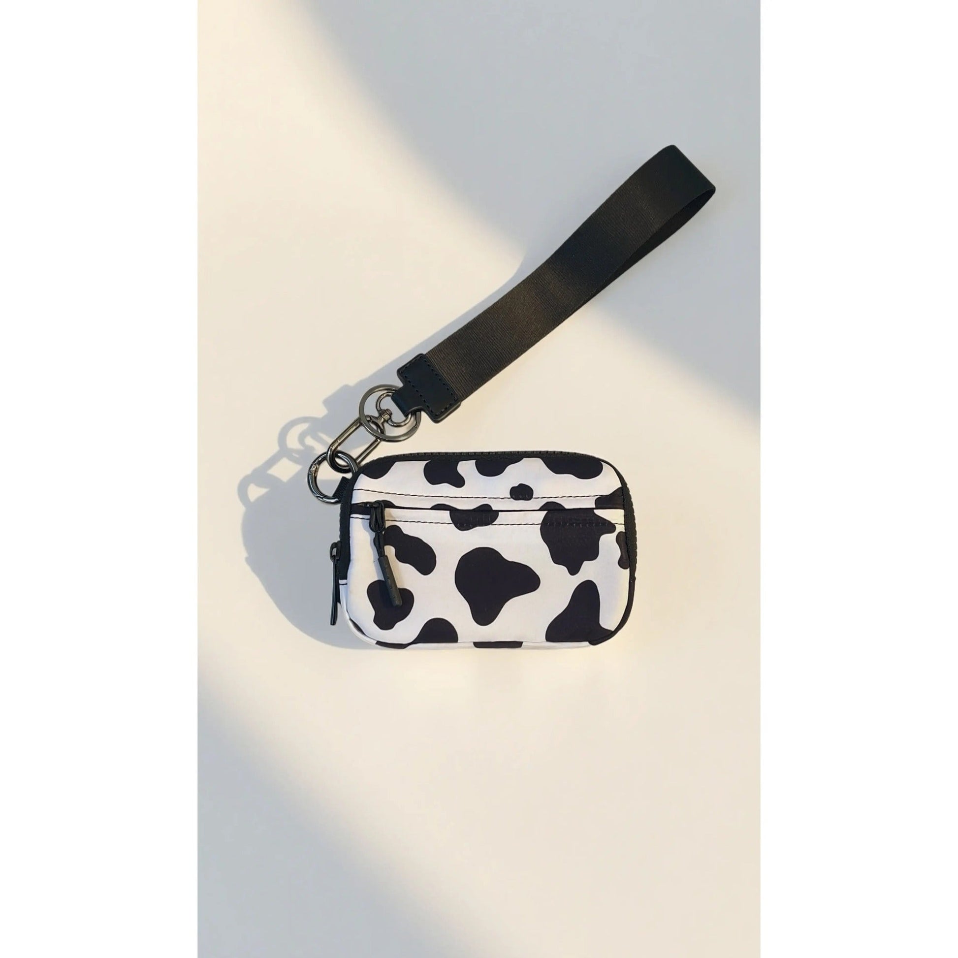 vevolora RFID compact wristlet wallet in Moo Print