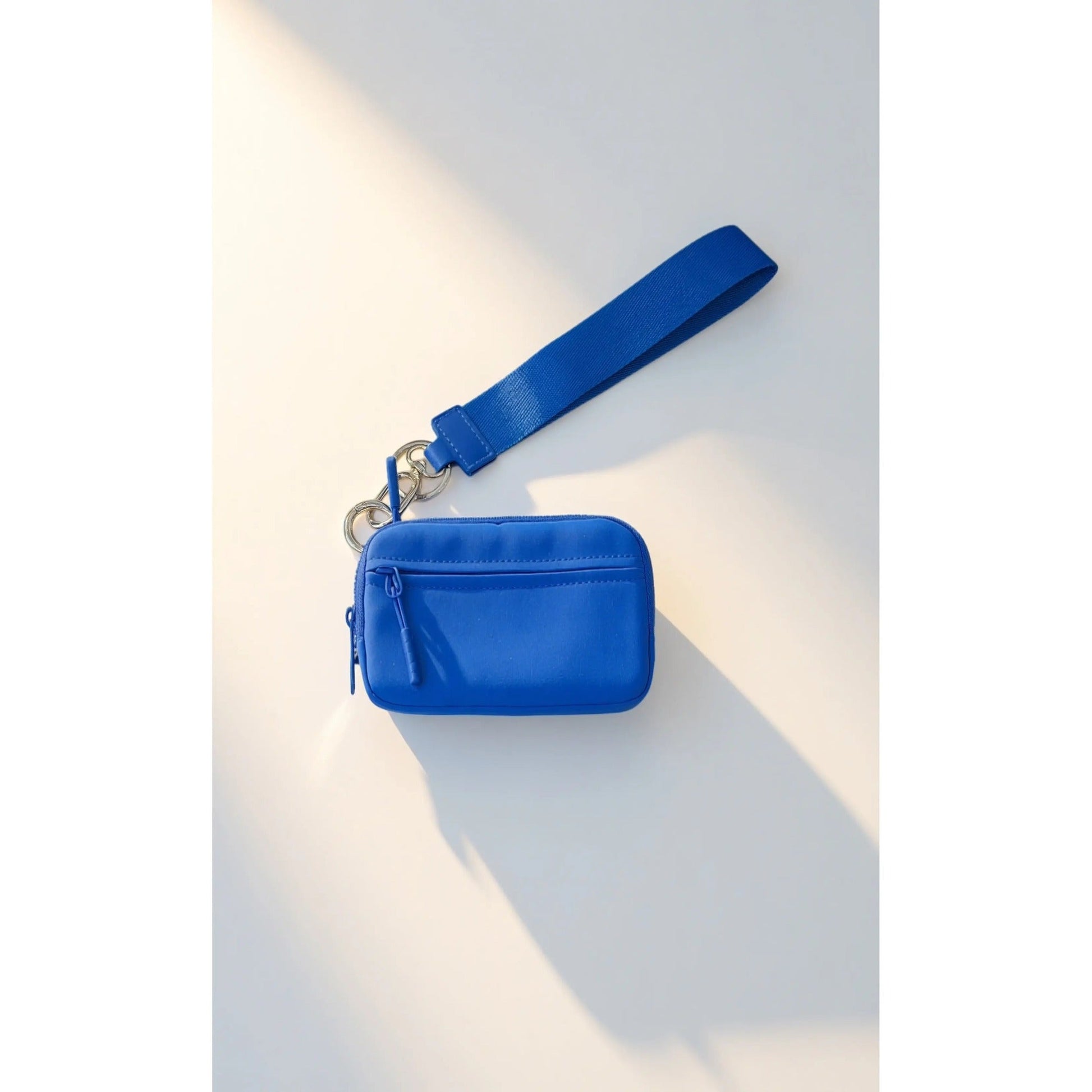 vevolora RFID compact wristlet wallet in Royal Blue
